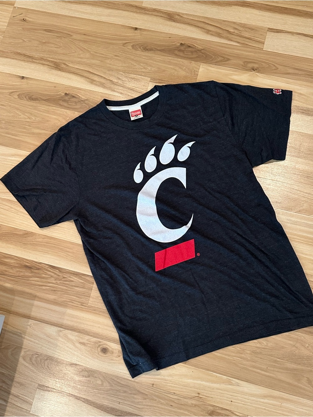 University of Cincinnati Homage  shirt, perfect condition.